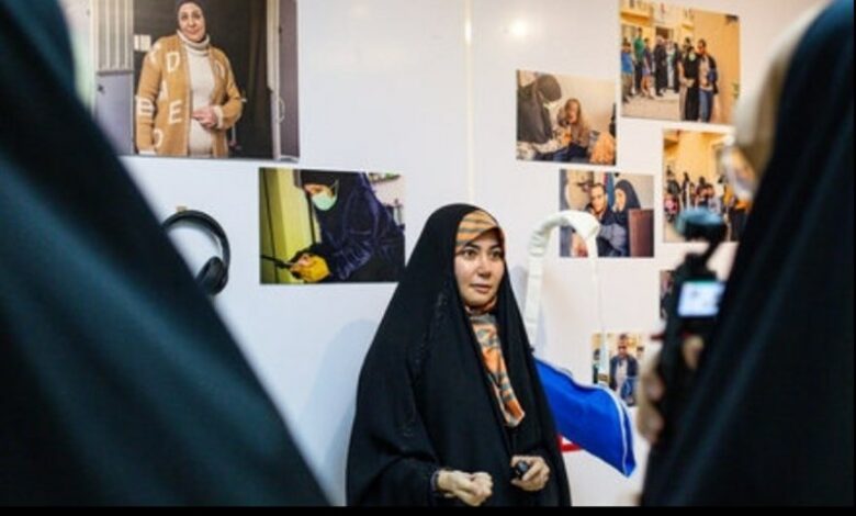 نمایشگاه «عکس روایت» اولین بانوی قزوینی حاضر در سوریه