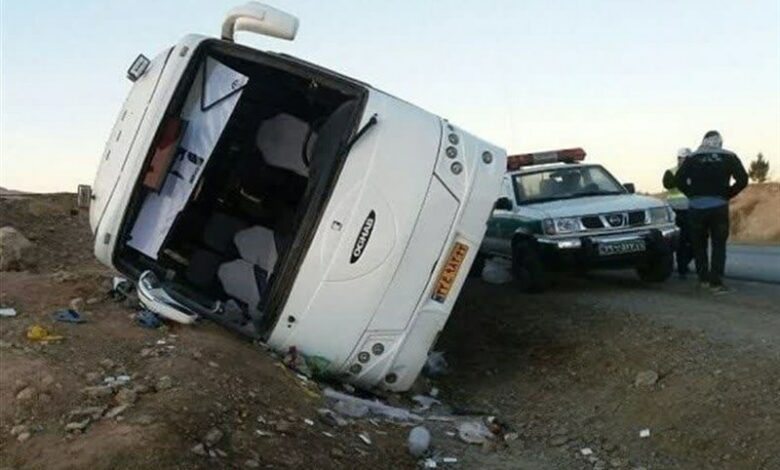 واژگونی اتوبوس در محور کنگاور به تویسرکان