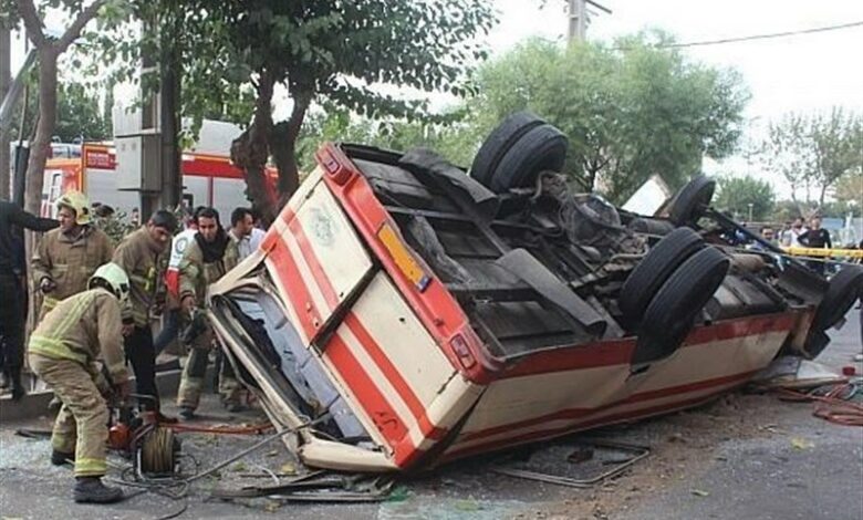 واژگونی مینی‌بوس حامل دانش‌آموزان زنجانی با 11 مصدوم