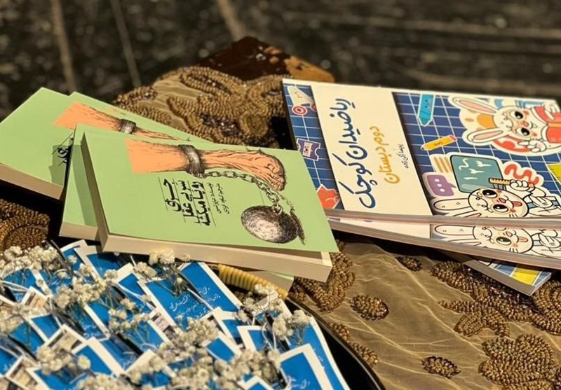 3 کتاب نویسندگان بندرانزلی رونمایی شد
