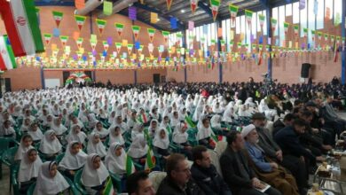 استقبال دانش‌آموزان اصفهانی از جشن پیروزی انقلاب