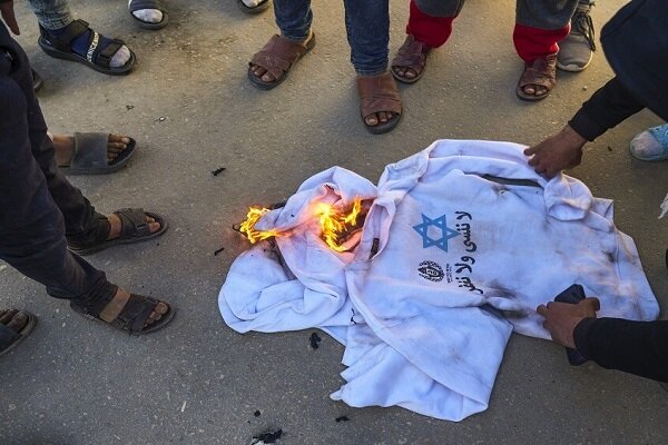 اقدام «بچه‌گانه» صهیونیست‌ها در قبال اسرای فلسطینی موجی از انتقادات را به دنبال داشته است
