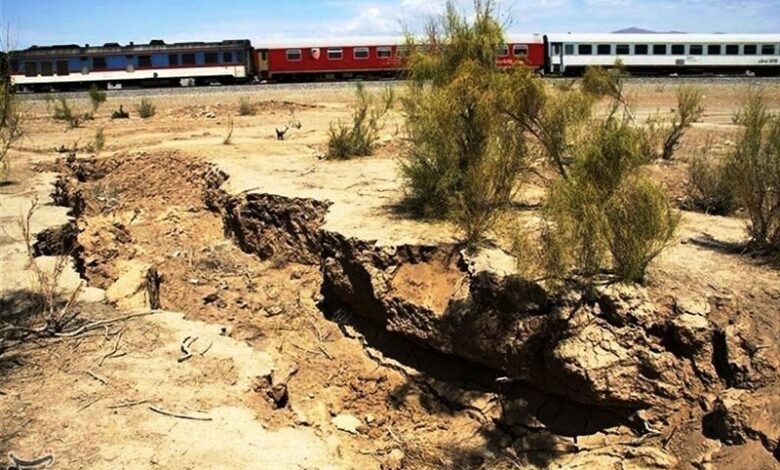 بحران منابع آبی و فرونشست زمین در قم!