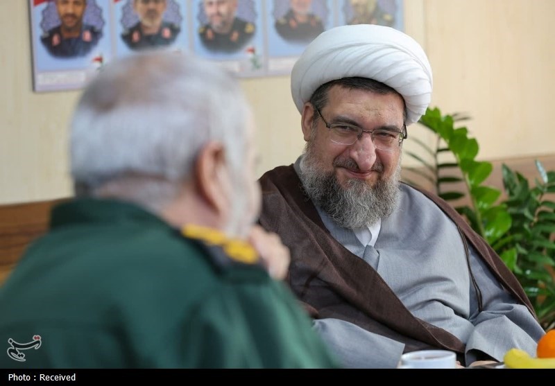 دیدار فرماندهان سپاه عاشورا با امام جمعه تبریز + تصاویر