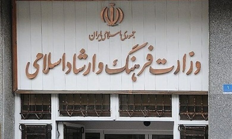 سیاسی‌کاری در حوزه فرهنگ و هنر ممنوع است