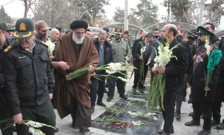 میهمانی لاله‌ها در کرج/ عطر شهدا در امامزاده محمد (ع) پیچید