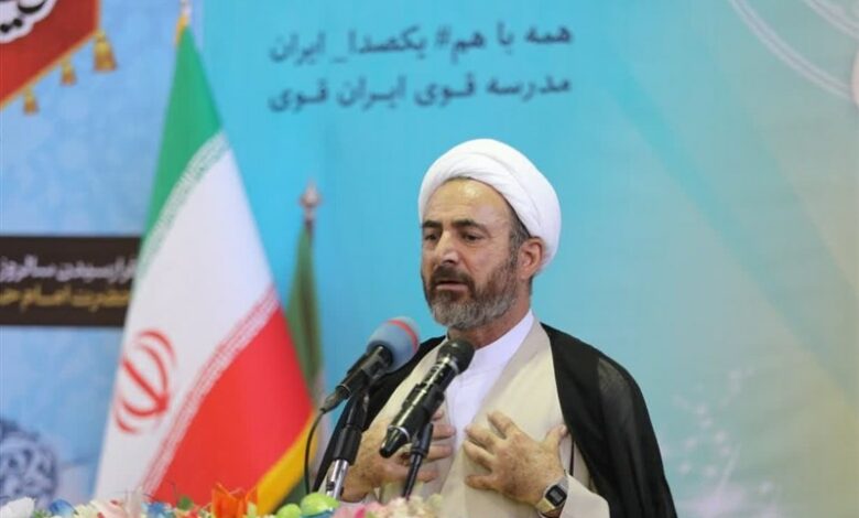 نسل ایرانیِ با غیرت و عزت، زیر بار ذلت نمی‌رود