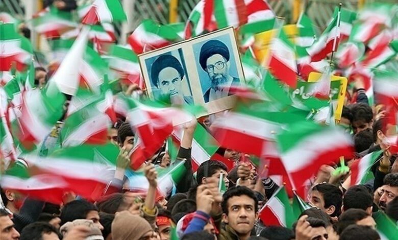 هوای سرد هم مانع حضور گرم ایلامیان در راهپیمایی 22 بهمن نشد