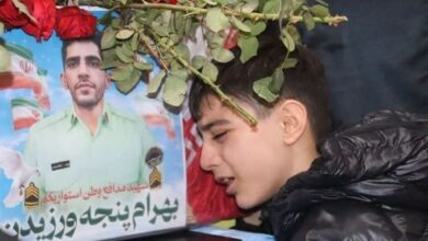 وداع باشکوه مردم گتوند با پیکر شهید بهرام پنجه ورزیدن