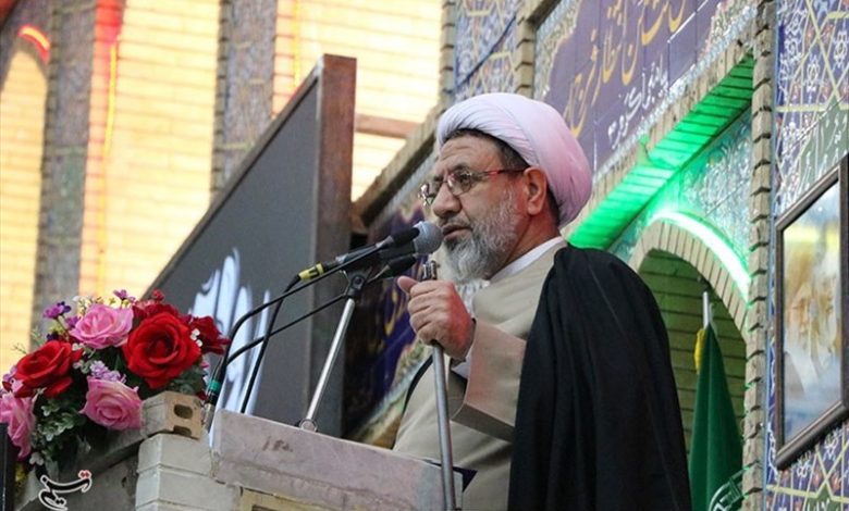 امام جمعه کرمان: رزمایشهای اخیر پیام اقتدار ایران را به جهان مخابره کرد / اخبار کرمان - اخبار استانها