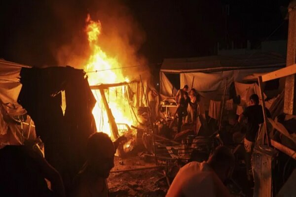 حمله پهپادی اسرائیل به چادرهای آوارگان در خان یونس؛ ۶ شهید برجای گذاشت / حمله اسرائیل , خان یونس , آوارگان فلسطینی , جنایت جنگی , غزه