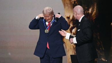 اعطای جایزه صلح فیفا به ترامپ؛ اقدامی برای تطهیر چهره یا ابزاری سیاسی؟ / فیفا , دونالد ترامپ , جایزه صلح , سیاست , فوتبال