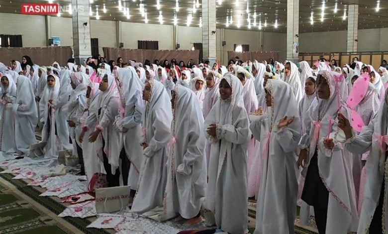 روایتی از یک روز آسمانی در سیستان/ آغاز گفتوگوی صمیمانه دختران با خدا + فیلم / اخبار سیستان و بلوچستان - اخبار استانها