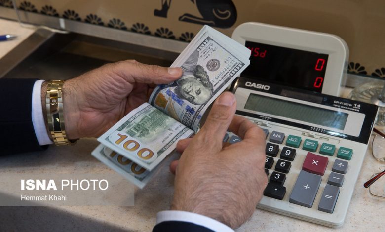 دلار در بازار آزاد رکورد زد؛ نرخ لحظهای ۱۲۶ هزار و ۷۵۰ تومان / دلار , بازار ارز , قیمت دلار , مرکز مبادله ارز , محمدرضا فرزین