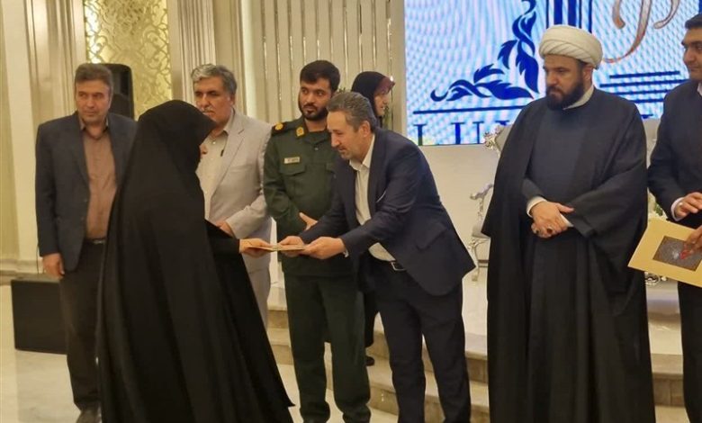 آیین تکریم و تجلیل از مادران و همسران شهدا در چهاردانگه/ اخبار استان تهران - اخبار استانها