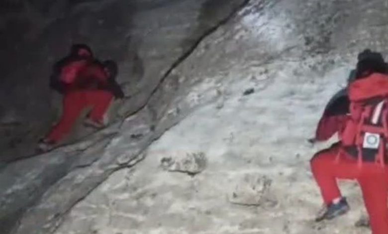 نبرد با سرما و سنگ/ 10 ساعت تلاش برای نجات 3 نفر در ارتفاعات کوهدشت / اخبار لرستان - اخبار استانها