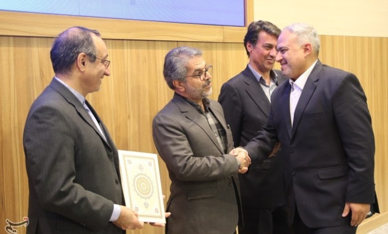 قدردانی از مدیرکل آموزشوپرورش شهرستانهای استان تهران بهعنوان مدیر پژوهشگر برگزیده استان / اخبار استان تهران - اخبار استانها