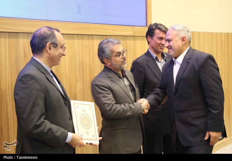 قدردانی از مدیرکل آموزش‌وپرورش شهرستان‌های استان تهران به‌عنوان مدیر پژوهشگر برگزیده استان / اخبار استان تهران - اخبار استانها
