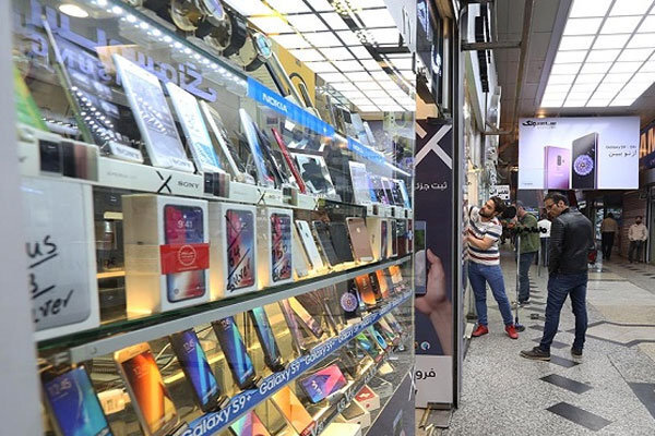 رکود بازار موبایل؛ افزایش تقاضا برای گوشیهای دستدوم و تعمیرات / بازار موبایل , رکود اقتصادی , گوشی دست دوم , تعمیرات موبایل , صنعت موبایل