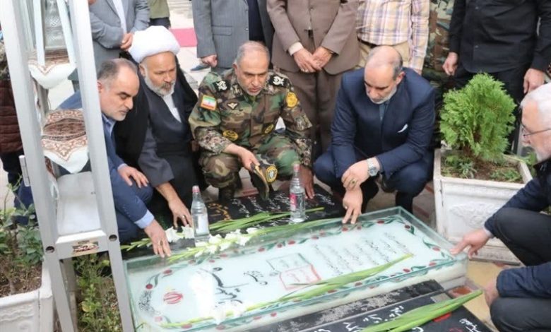 ادای احترام فرمانده نزاجا به مقام شامخ سپهبد شهید حاج قاسم سلیمانی / اخبار کرمان - اخبار استانها