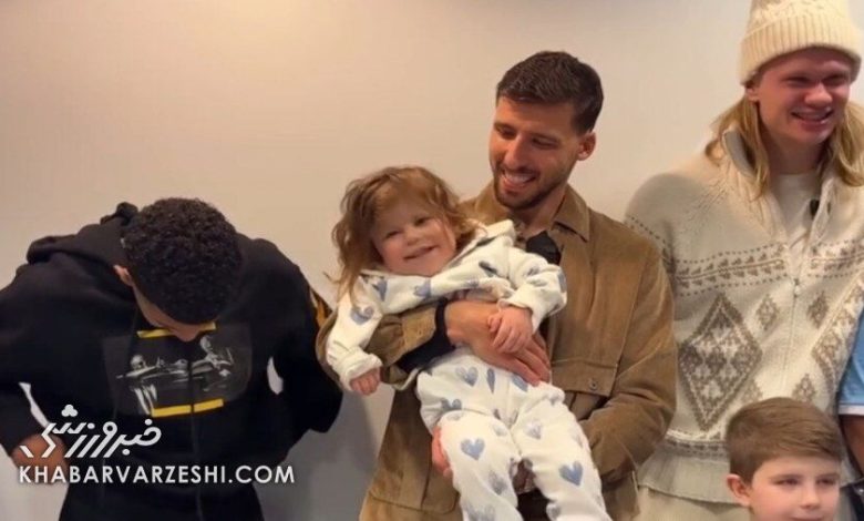 بازیکنان منچسترسیتی در بیمارستان کودکان رویال منچستر حضور یافتند / منچسترسیتی , بیمارستان کودکان , کریسمس , بازیکنان منچسترسیتی , رویال منچستر