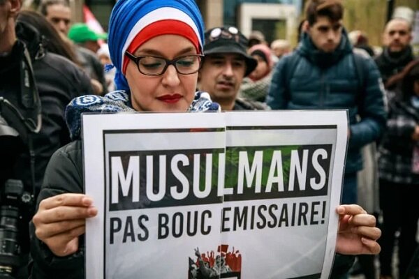 افزایش تبعیض دینی علیه مسلمانان در فرانسه؛ پاریس در تقابل با اسلامگرایی / فرانسه، تبعیض دینی، مسلمانان، اسلامگرایی، حقوق بشر , , , ,