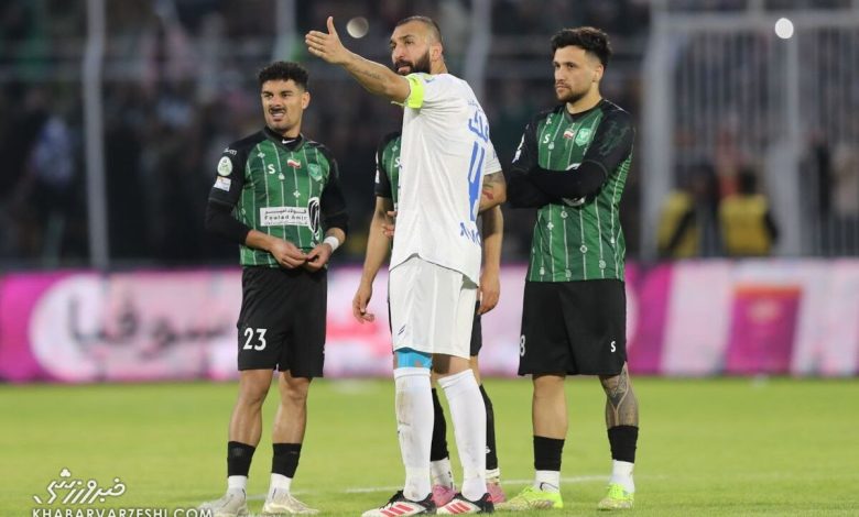 انتقاد هواداران استقلال از عملکرد روزبه چشمی پس از بازگشت به ترکیب اصلی / روزبه چشمی , استقلال , انتقاد هواداران , لیگ برتر , فوتبال ایران