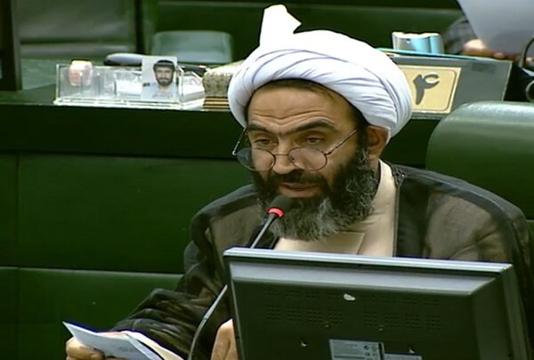 انتقاد نماینده مجلس از تخصیص ارز به واردات ژیلت در بحران نهادههای دامی / تخصیص ارز , نهاده دامی , واردات ژیلت , وزارت جهاد کشاورزی , استیضاح وزیر