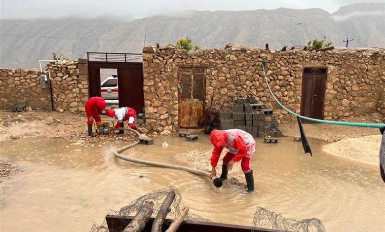 تداوم امدادرسانی هلالاحمر فارس به بیش از یک هزار و 450 نفر در بارشهای اخیر / اخبار فارس - اخبار استانها