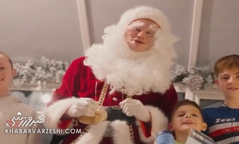 سورپرایز کریسمسی هالند؛ ستاره سیتی با لباس بابانوئل به دیدار کودکان رفت / ارلینگ هالند , منچسترسیتی , بابانوئل , کریسمس , سورپرایز