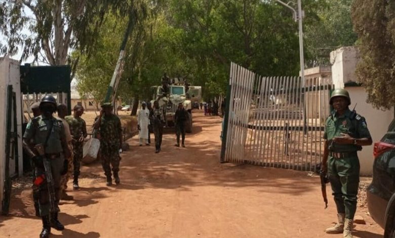 آزادی ۱۰۰ دانشآموز ربوده شده در نیجریه پس از دو هفته اسارت / نیجریه، گروگانگیری، آزادی دانشآموزان، بوکوحرام، تروریسم , , , ,