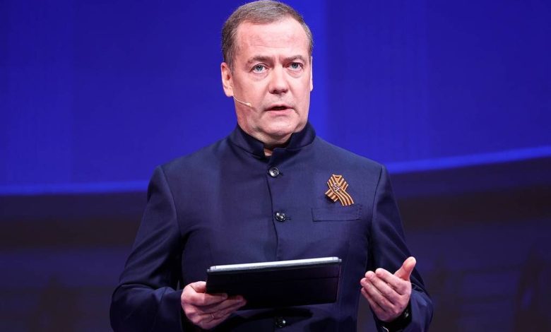 مدودف اجلاس سران اروپا درباره داراییهای روسیه را «اجلاس دزدها» خواند / روسیه , اتحادیه اروپا , داراییهای روسیه , اوکراین , دیمیتری مدودف