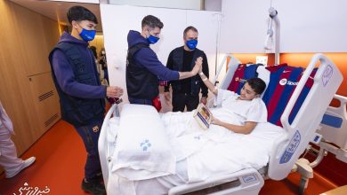 بازیکنان بارسلونا در آستانه کریسمس به دیدار کودکان بیمار رفتند / بارسلونا , فوتبال جهان , خیریه , کودکان بیمار , کریسمس