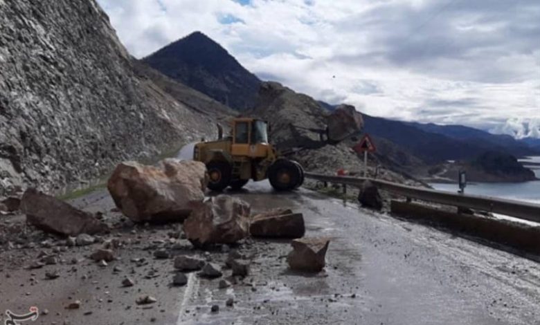 بارش شدید باران و برف در فارس/ مسدود شدن چند محور و وقوع رانش کوه / اخبار فارس - اخبار استانها