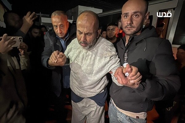 آزادی ۵ اسیر فلسطینی از زندانهای رژیم صهیونیستی با وضعیت نامساعد / اسیر فلسطینی، رژیم صهیونیستی، آزادی، بیمارستان، نوار غزه , , , ,