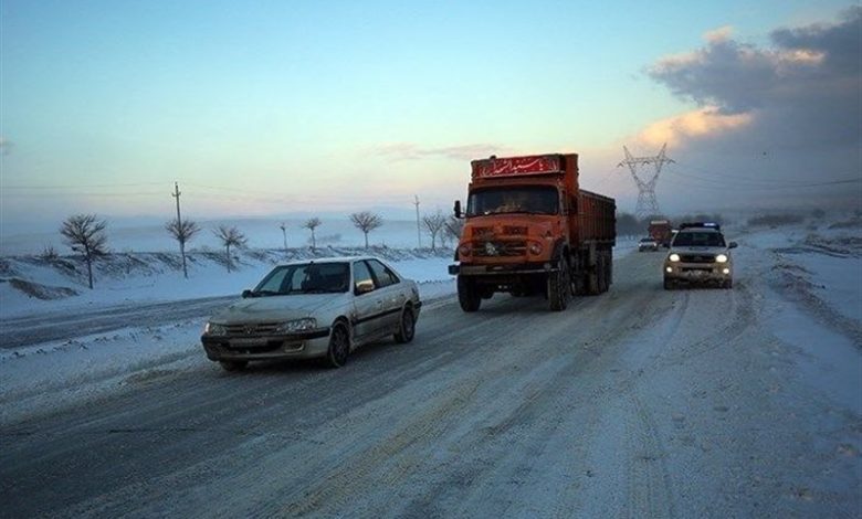 بارش برف در استان زنجان/ گردنه‌ها دندی ـ تخت‌ سلیمان‌ سفید پوش شد‌ / اخبار زنجان - اخبار استانها