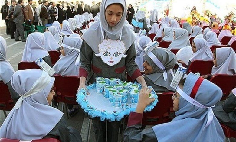 قیمت هر لیوان شیر مدرسه در خراسان رضوی ۱۷۲۶۰ تومان تعیین شد / شیر مدارس , خراسان رضوی , توزیع شیر , صنایع لبنی , دانشآموزان