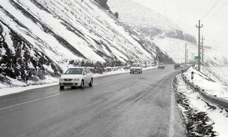 برف شدید در محورهای ازنا به شازند و الیگودرز به اصفهان/ عملیات برفروبی ادامه دارد / اخبار لرستان - اخبار استانها