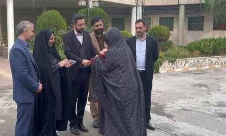 گلی کوهکن از زندان آزاد شد + فیلم / اخبار گلستان - اخبار استانها