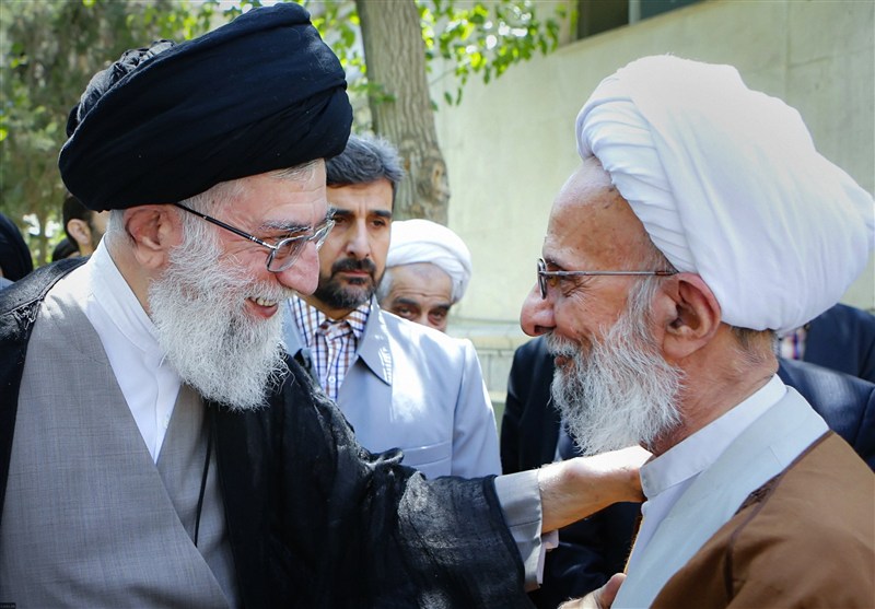 نظر رهبر انقلاب درباره علت تبلیغات دشمن علیه آیت الله مصباح یزدی / جدیدترین اخبار مرتبط با آیت الله امام خامنهای - اخبار حوزه امام و رهبری
