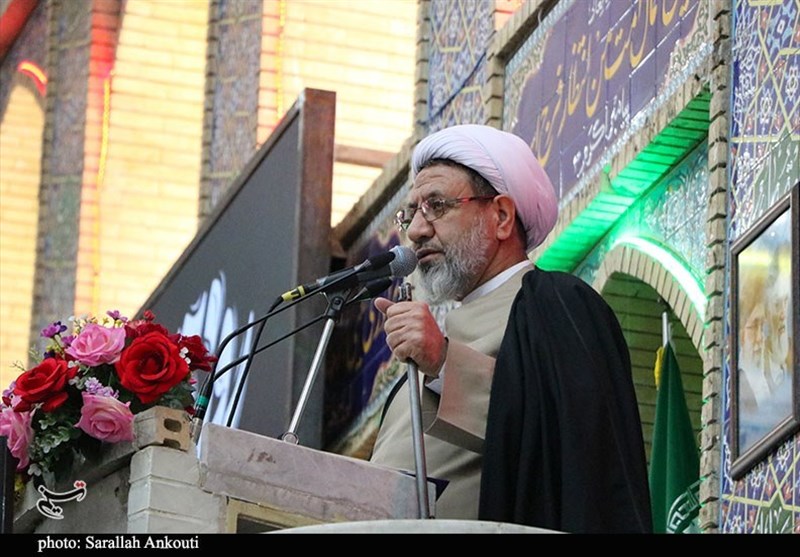 امام جمعه کرمان: ولایت فقیه کشور را از سختیها عبور میدهد / اخبار کرمان - اخبار استانها