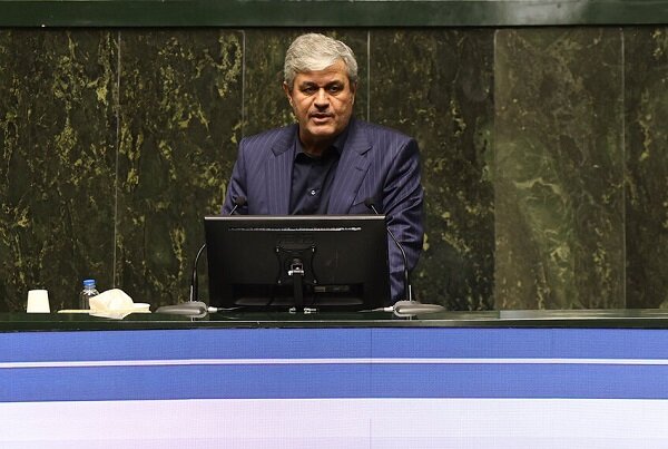 تاجگردون: مصوبه مجلس مبنی بر گران شدن آرد یا گندم صحت ندارد / تاجگردون , بودجه ۱۴۰۴ , خرید تضمینی گندم , یارانه نان , واردات بنزین