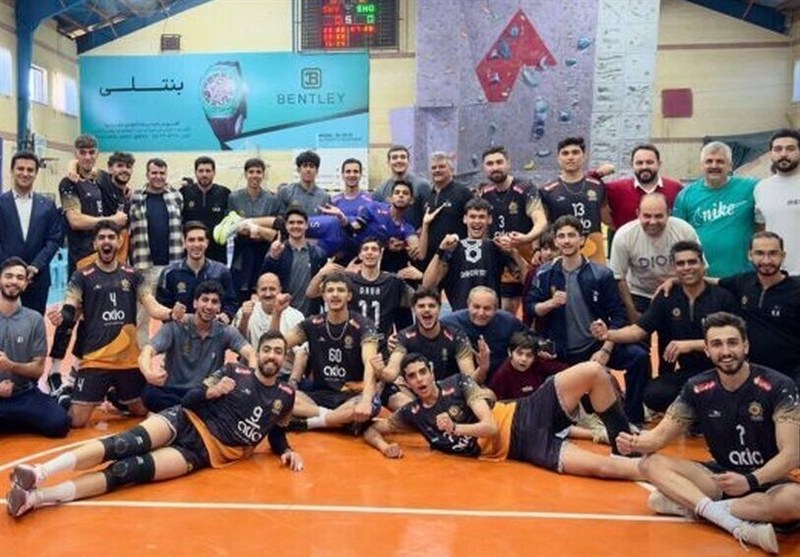 قهرمانی شهداب در لیگ جوانان والیبال؛ جام به یزد رسید / اخبار یزد - اخبار استانها
