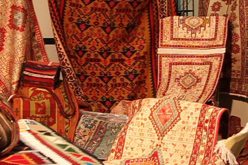 پژوهشگر صنایع دستی: بی‌توجهی به آمایش سرزمینی، صنایع دستی را در برابر بحران‌ها آسیب‌پذیر کرده است / صنایع دستی , آمایش سرزمینی , تک نرخی شدن ارز , صادرات صنایع دستی , بحران اقتصادی