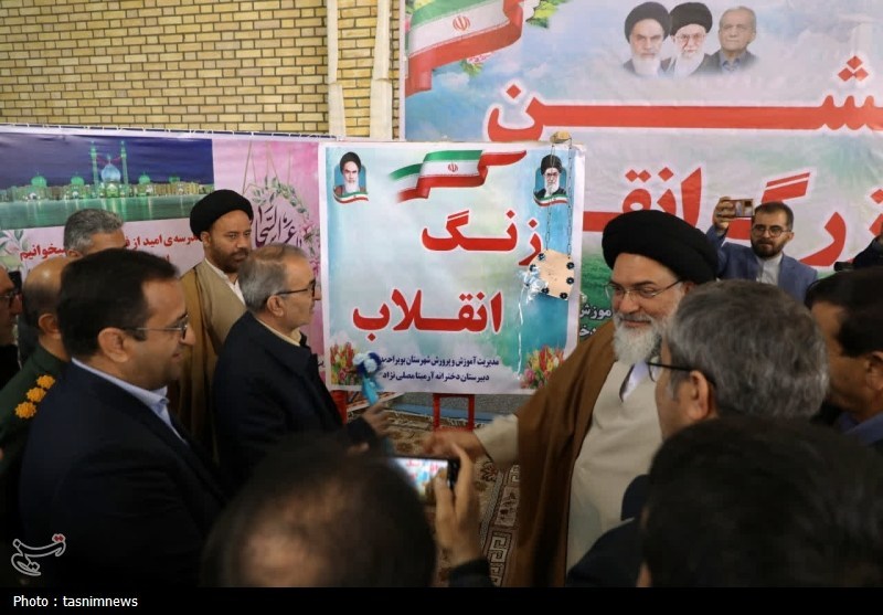 زنگ انقلاب در مدارس کهگیلویه و بویراحمد نواخته شد+تصاویر / اخبار کهگیلویه و بویراحمد - اخبار استانها