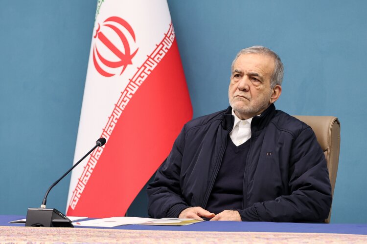 پزشکیان: حذف کامل گاز از منازل و جایگزینی آن با برق در دستور کار دولت است / پزشکیان , انرژی , نیروگاه خورشیدی , حذف گاز , بهینه‌سازی مصرف