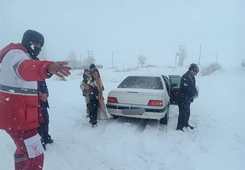 امدادرسانی به 270 سرنشین خودروهای گرفتارشده در برف در شهرستان اندیکا / اخبار خوزستان - اخبار استانها