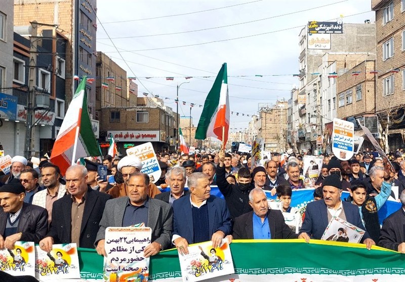 خروش انقلابی مردم بهارستان؛تجدید بیعت نسل چهارمی‌ها در چهل‌وهفتمین فجر / اخبار استان تهران - اخبار استانها