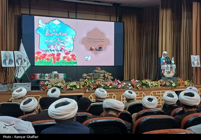 ماموستا رستمی: علما چراغ هدایت‌اند/مشکلات باید در داخل کشور رفع شود / اخبار کردستان - اخبار استانها