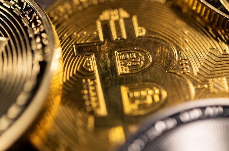 بیتکوین به کف قیمت جدید دل بست / , , , ,